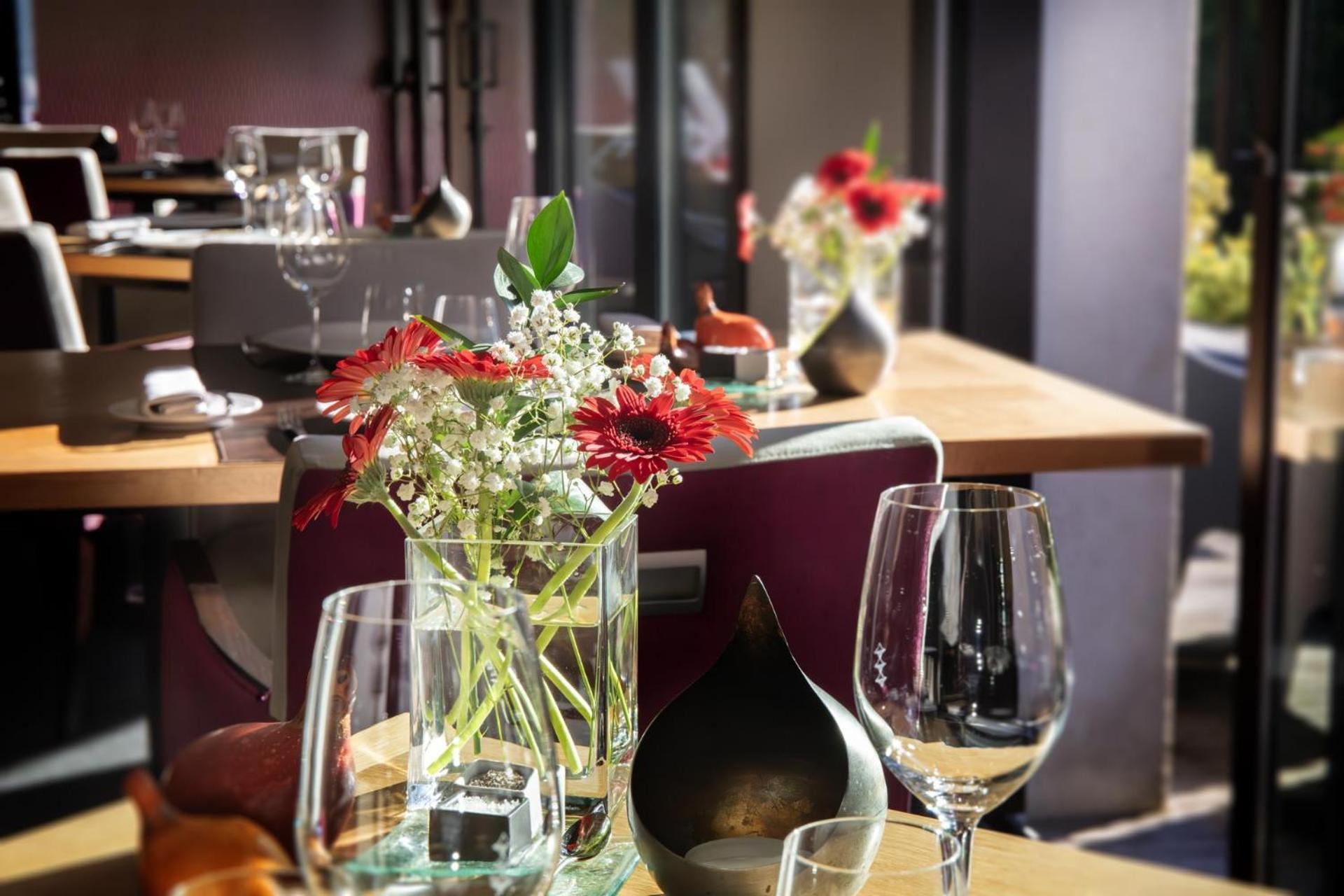 罗比尼尔餐厅及水疗酒店 Saint-Ouen-les-Vignes 外观 照片