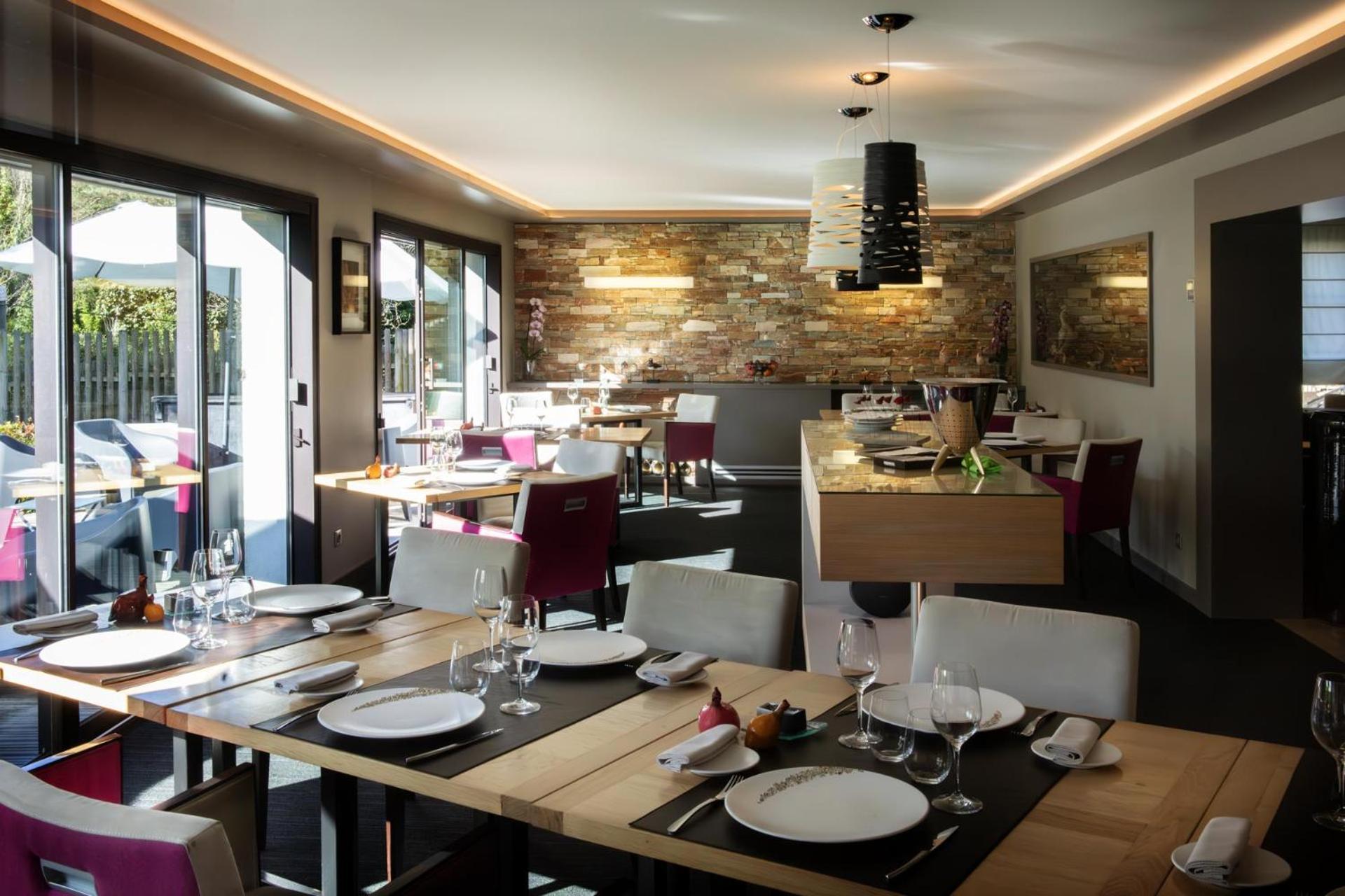 罗比尼尔餐厅及水疗酒店 Saint-Ouen-les-Vignes 外观 照片