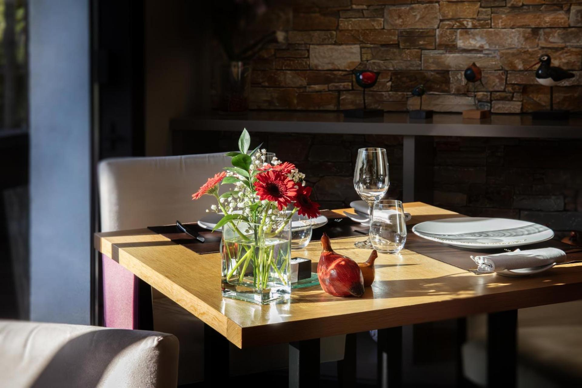 罗比尼尔餐厅及水疗酒店 Saint-Ouen-les-Vignes 外观 照片