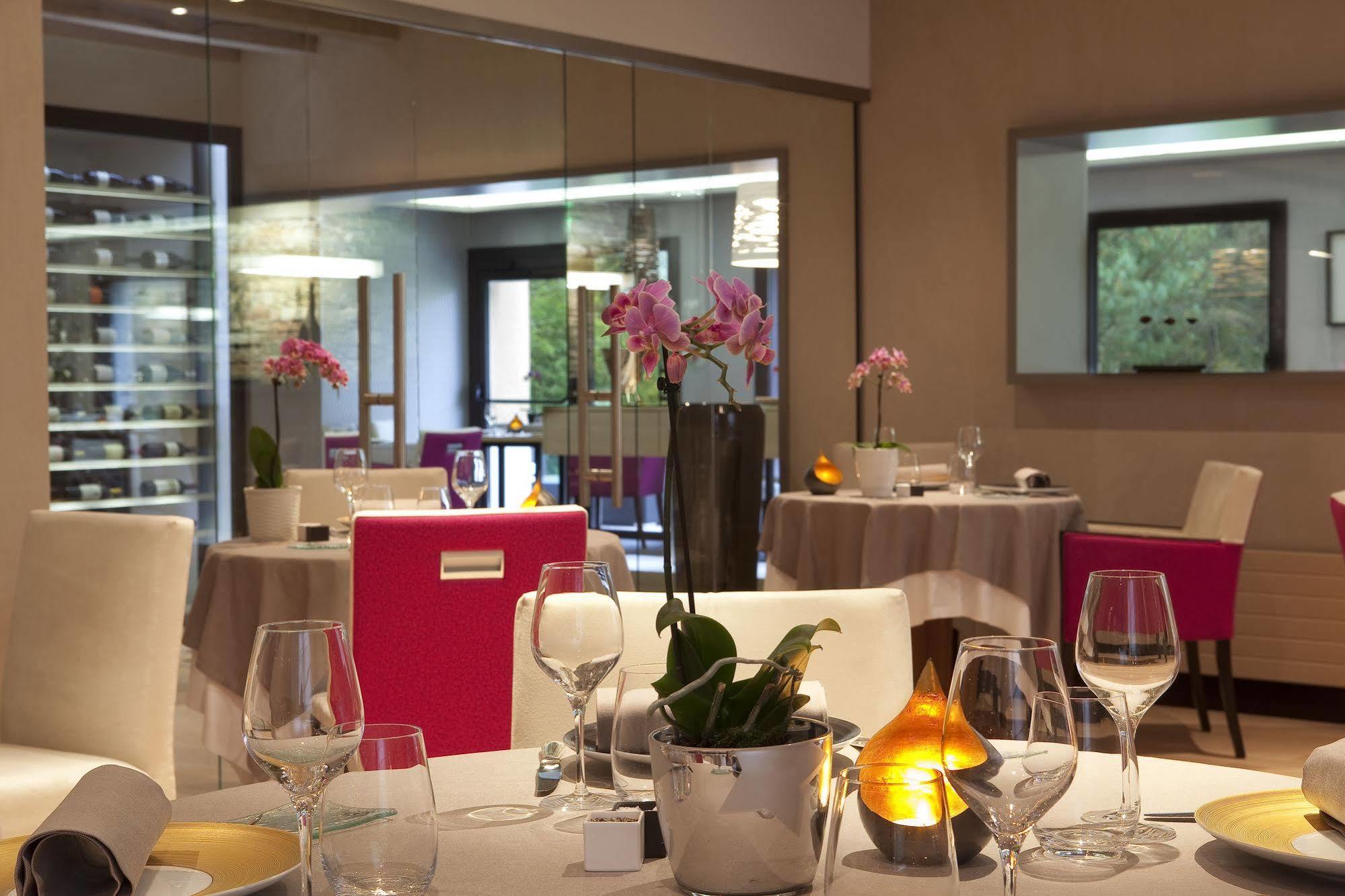 罗比尼尔餐厅及水疗酒店 Saint-Ouen-les-Vignes 外观 照片